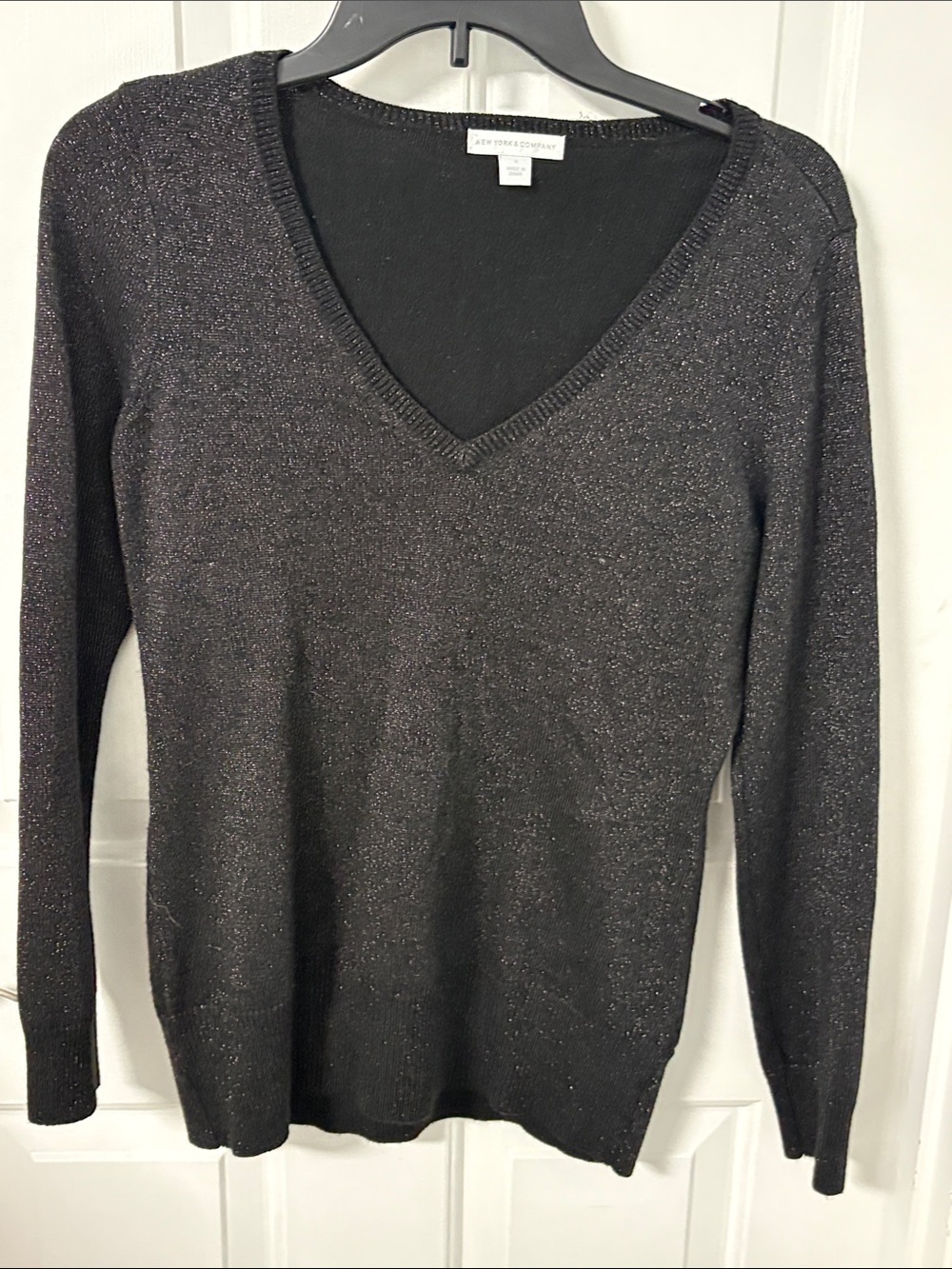 New York & Company V-Neck Sweater in Black Size Small Like New